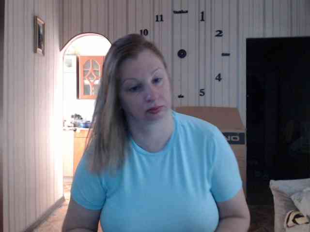 BustyBlondy webcam