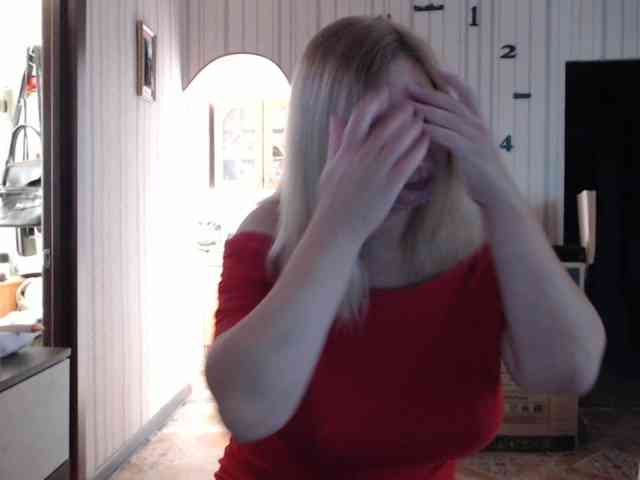 BustyBlondy webcam