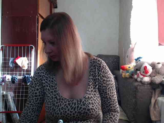BustyBlondy webcam