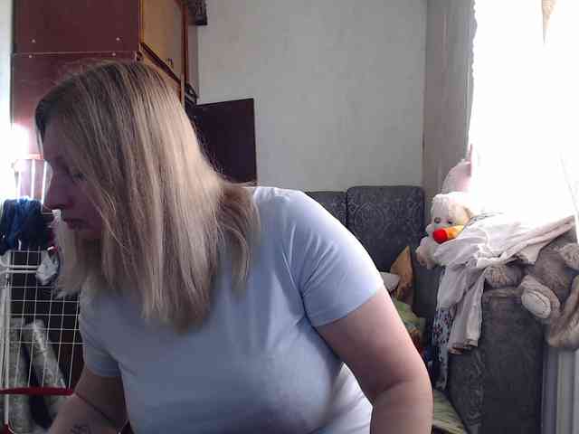 BustyBlondy webcam