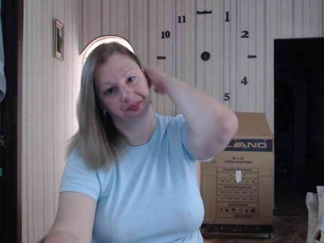 BustyBlondy webcam
