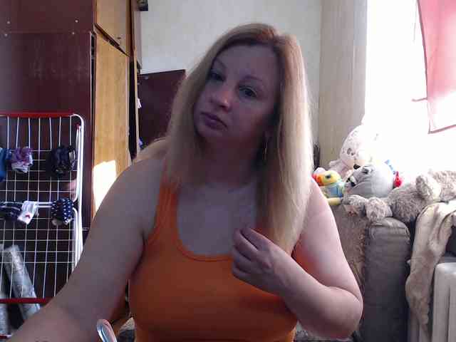 BustyBlondy webcam