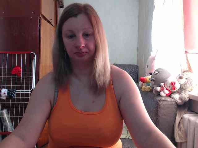 BustyBlondy webcam