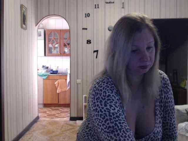 BustyBlondy webcam