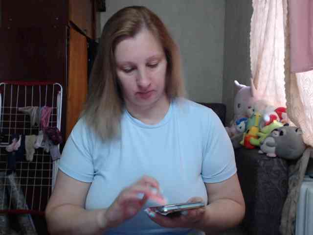 BustyBlondy