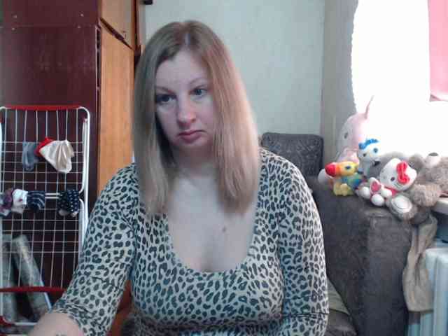 BustyBlondy webcam