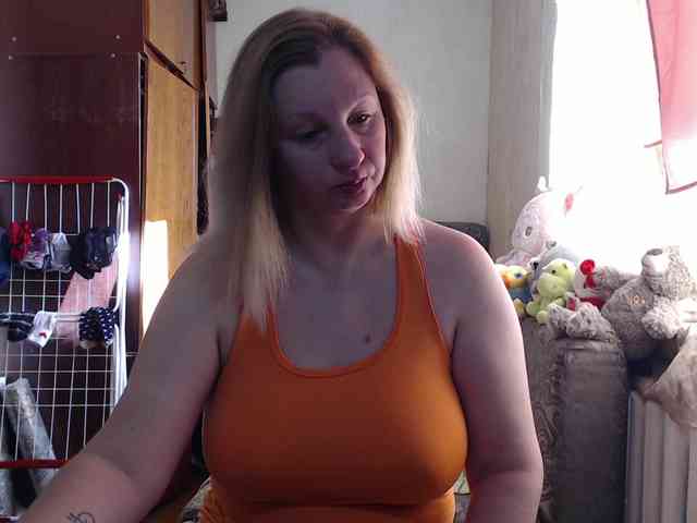 BustyBlondy webcam