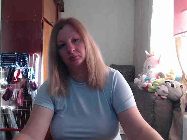 BustyBlondy webcam