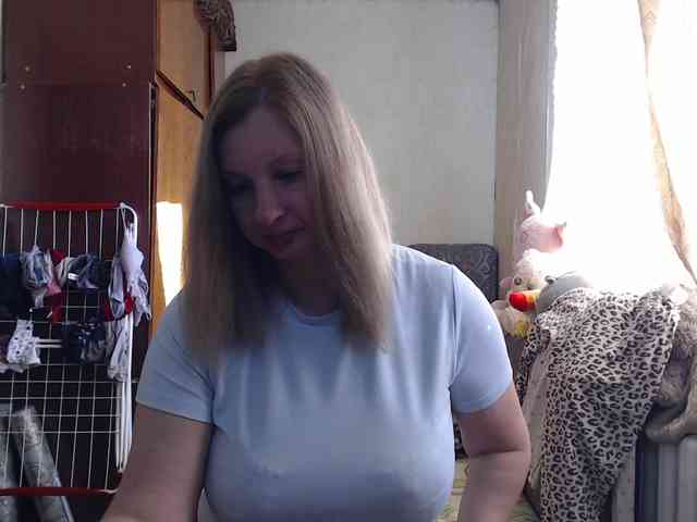 BustyBlondy webcam