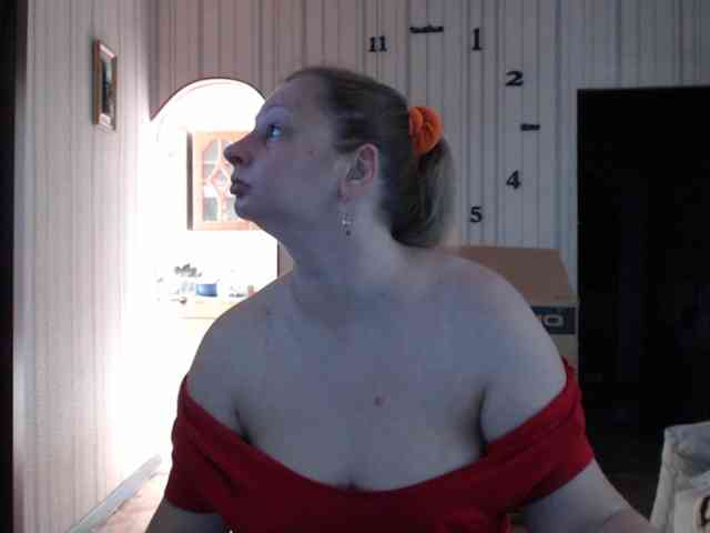 BustyBlondy webcam