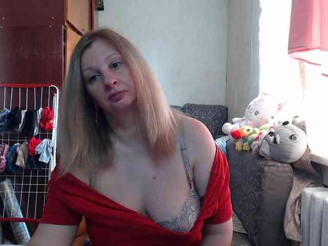 BustyBlondy webcam