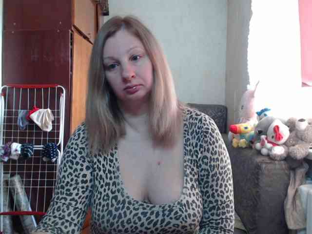 BustyBlondy webcam