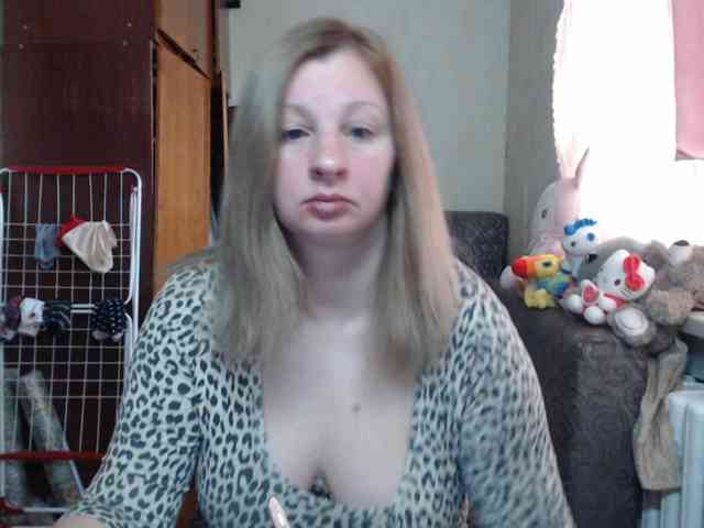 BustyBlondy webcam