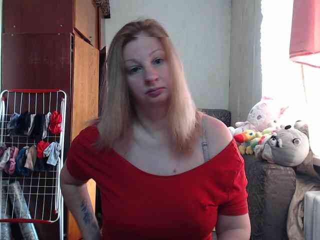 BustyBlondy webcam