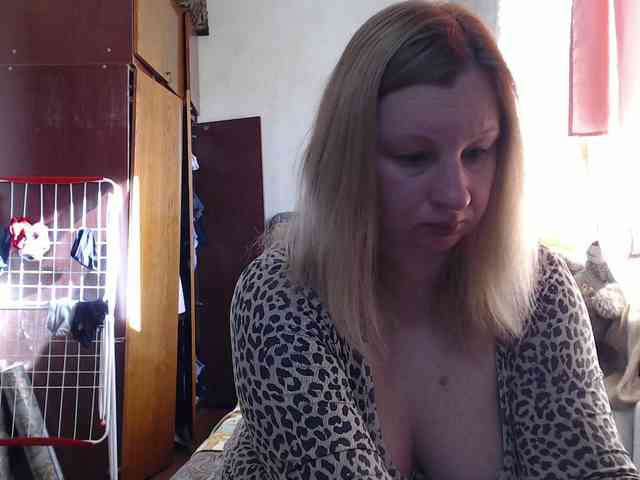 BustyBlondy webcam