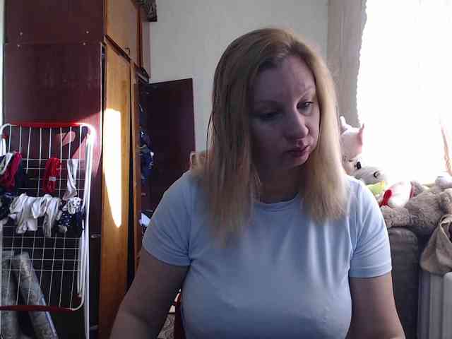 BustyBlondy webcam