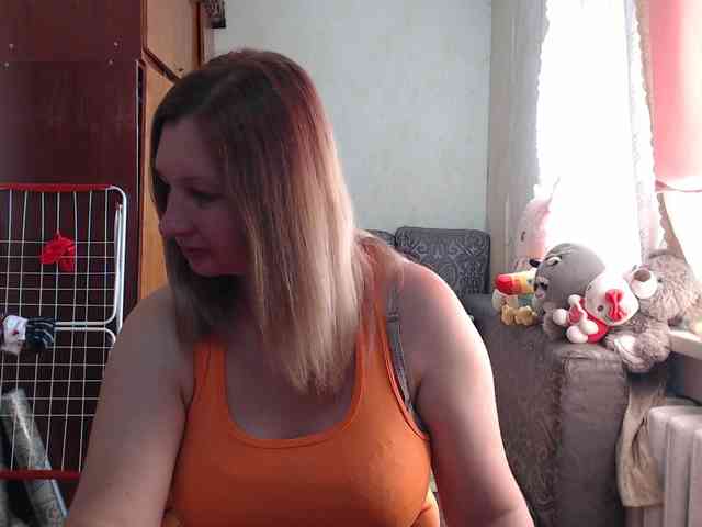BustyBlondy webcam