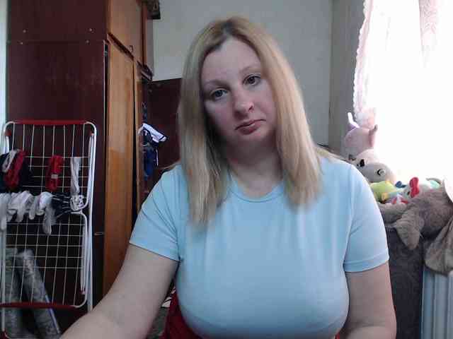 BustyBlondy webcam