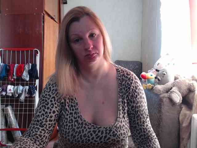BustyBlondy webcam