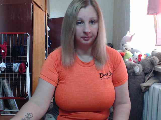 BustyBlondy webcam