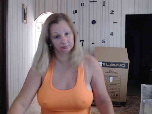 BustyBlondy webcam