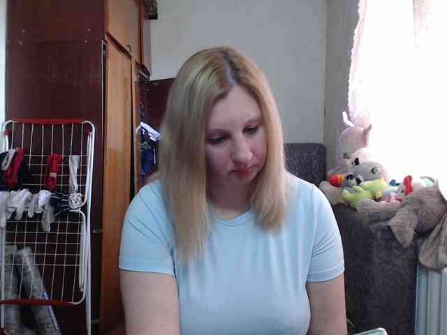 BustyBlondy webcam