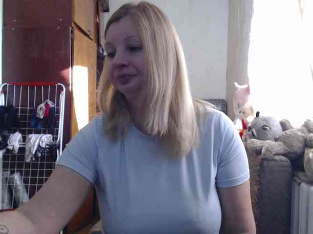 BustyBlondy webcam
