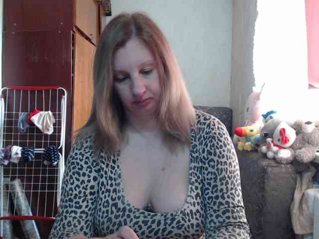 BustyBlondy webcam