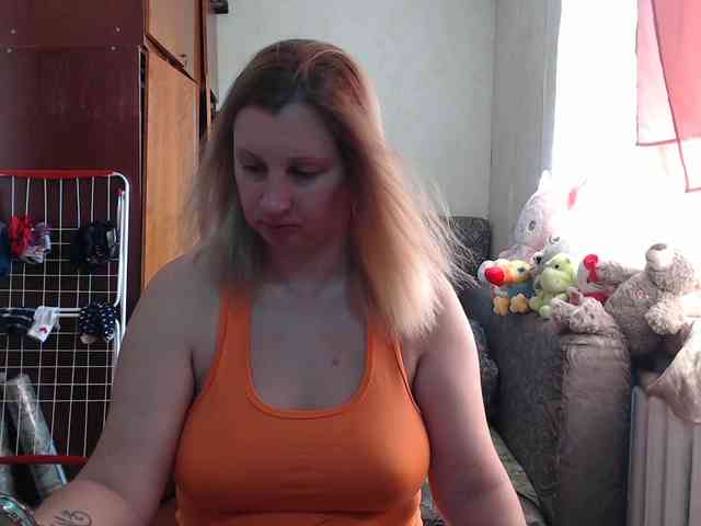 BustyBlondy webcam
