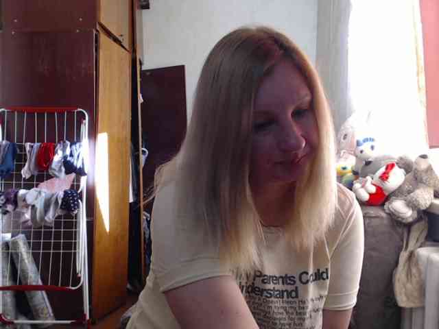 BustyBlondy webcam