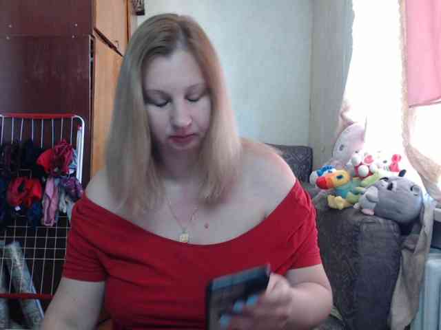 BustyBlondy