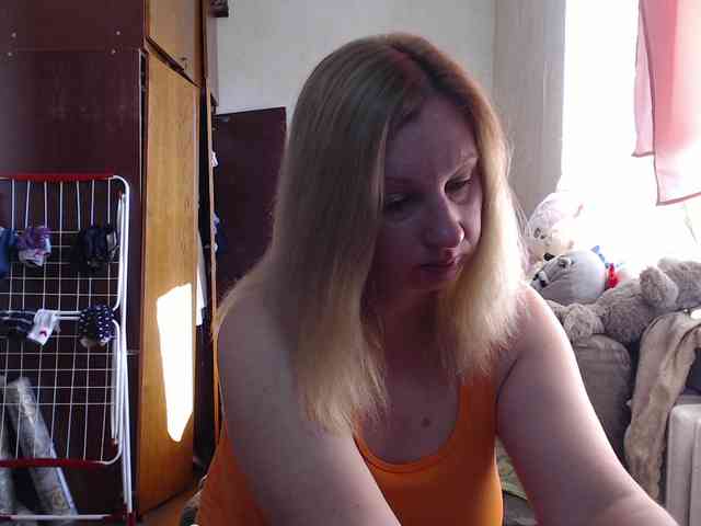 BustyBlondy webcam