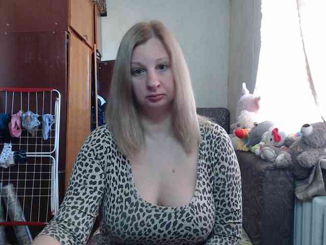 BustyBlondy