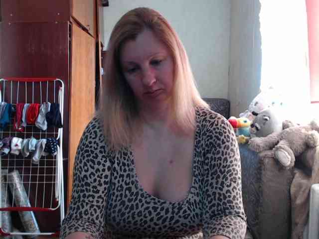 BustyBlondy webcam