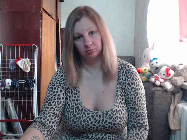 BustyBlondy webcam