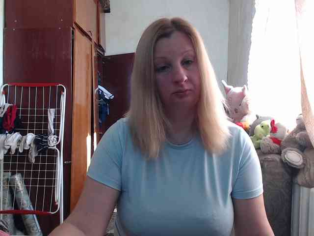 BustyBlondy webcam