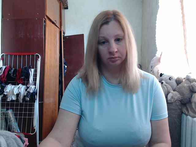 BustyBlondy webcam