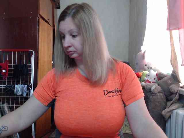 BustyBlondy webcam