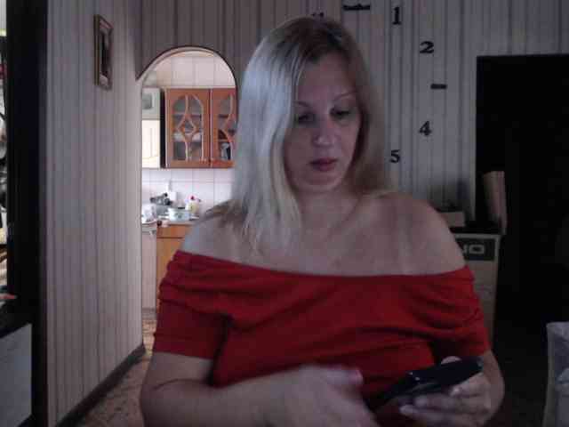 BustyBlondy
