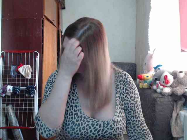 BustyBlondy webcam