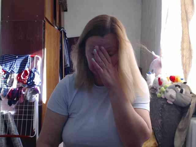 BustyBlondy webcam
