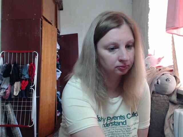 BustyBlondy webcam