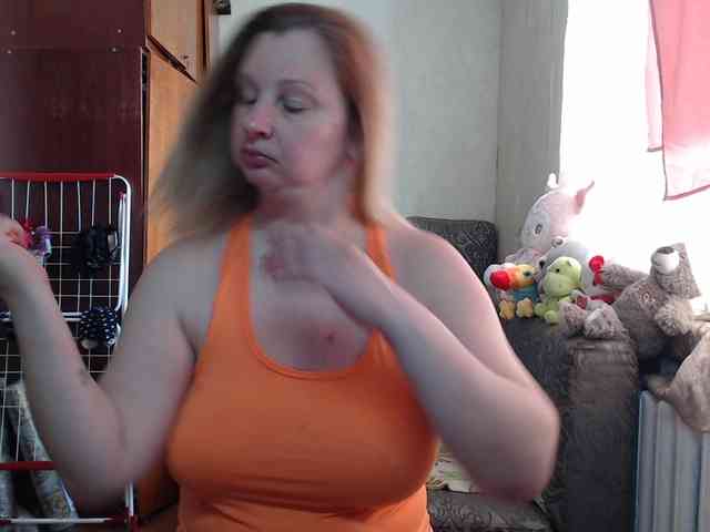 BustyBlondy