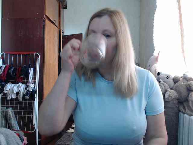 BustyBlondy webcam