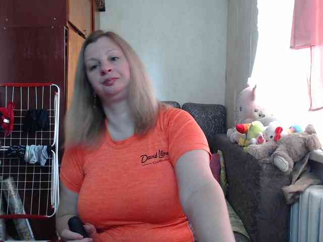 BustyBlondy webcam