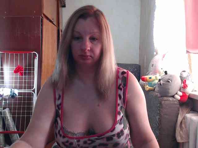 BustyBlondy webcam