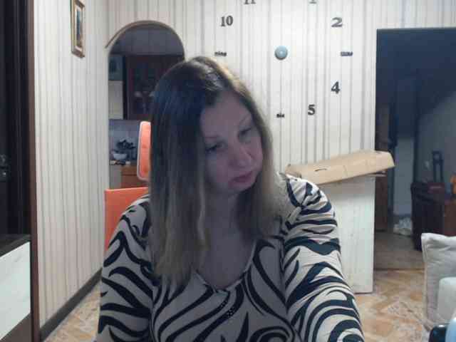 BustyBlondy webcam
