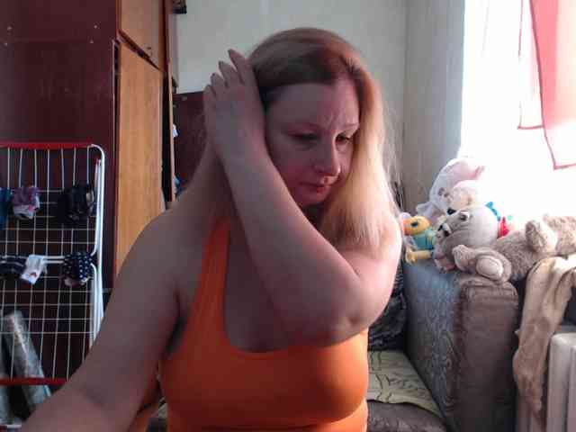 BustyBlondy webcam