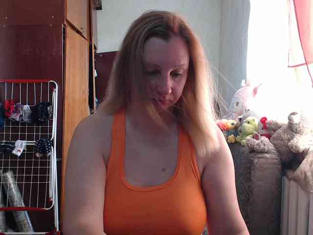 BustyBlondy webcam