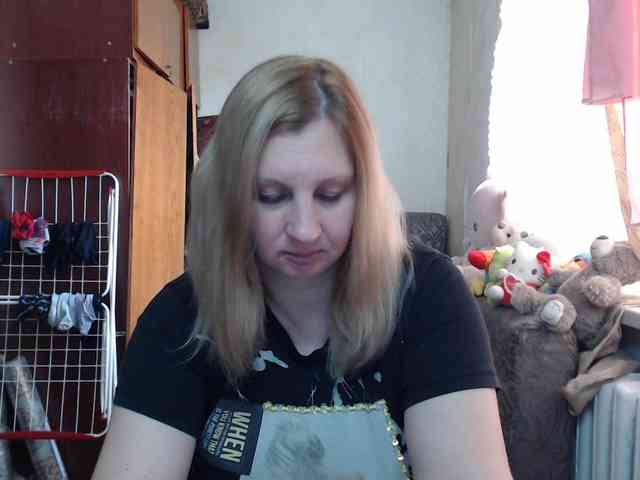 BustyBlondy webcam